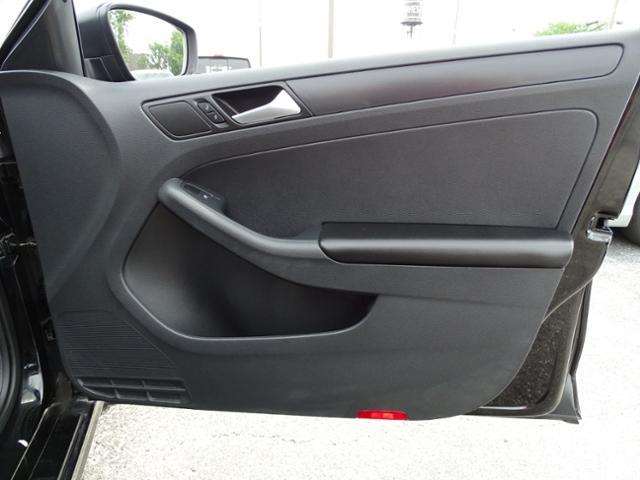 2014 Volkswagen Jetta 4dr Sedan 5M